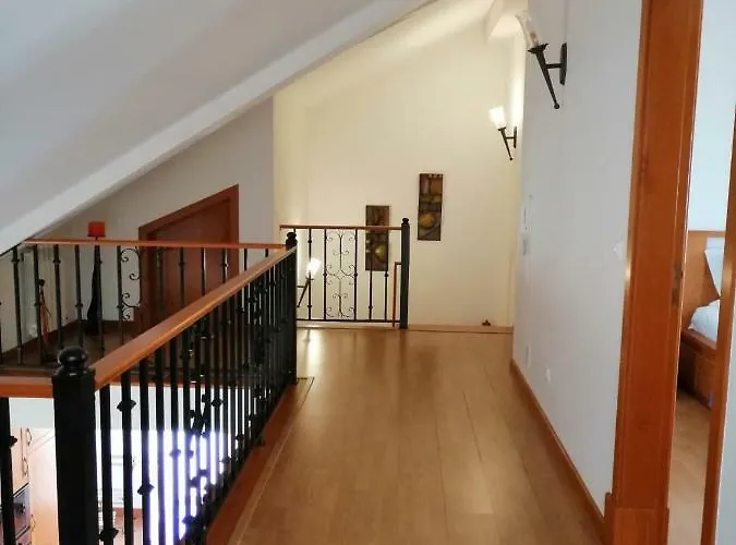 D'yellow House - And Countryside Carqueja